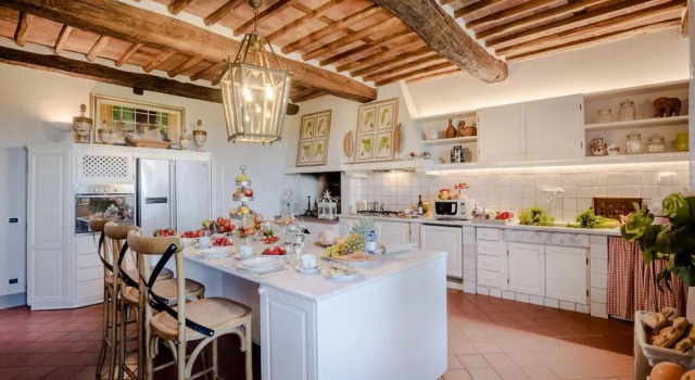 Коттедж Fattoria Camigliano, Luxury Farmhouse with Pool inside a Wine Estate