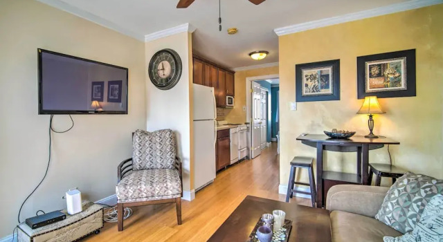 Beautiful Brigantine Condo - Walk to Beach!, Забронировать Апартаменты/квартира Бригантин Джерси-Шор