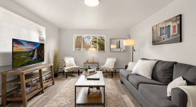 Contemporary Condo in the Heart of Old Town, Забронировать Отель Форт-Коллинс Колорадо, рядом с UCHealth Poudre Valley Hospital
