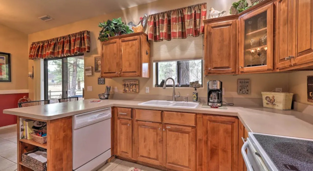 Arizona Home w/ Patio, Fire Pit & Gas Grill, Забронировать Дом для отпуска Отели Уильямс с парковкой, Парковка