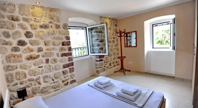 Apartments Ave R, Book Lejlighed Hoteller i Kotor Riviera med parkering, Parkering