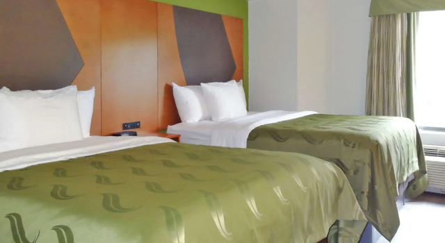 Четырёхместный номер Standard Quality Inn & Suites Raleigh North