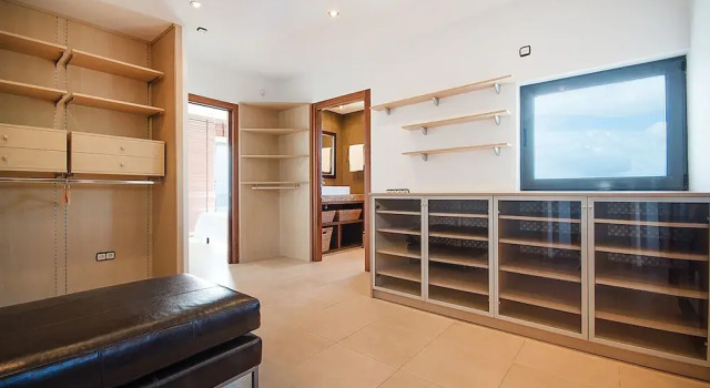 Villa Lighthouse in Torredembarra, Varaa Villa Hotellit Tarragonès uima-altaalla, Uima-allas