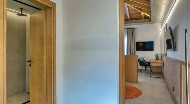 Полулюкс с балконом и с частичным видом на море Capital Luxury Suites