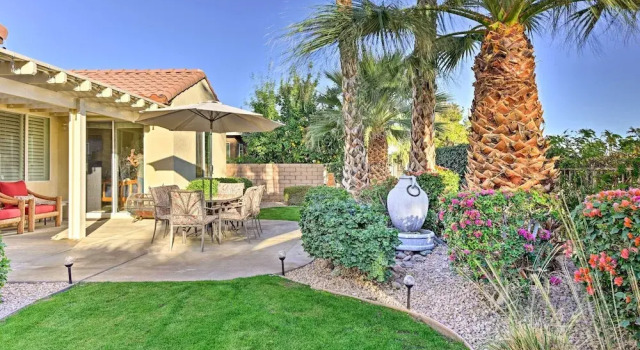 Indian Palms Resort Home w/ Yard & Community Perks, Забронировать Курортный отель Индио Coachella Valley, рядом с Загородный клуб Indian Palms