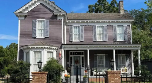 The Wynne House Inn, Rezervasyon Bed and Breakfast Holly Springs Mississippi