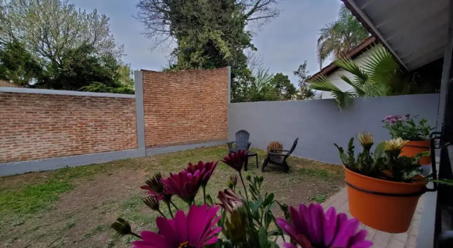Casa con Jardín - Hermoso barrio - Centro MG- Aerop 15 min, Забронировать Отель Монте-Гранде провинция Буэнос-Айрес