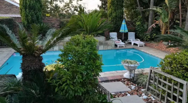 Коттедж с видом на бассейн Corgi Guest House