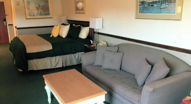 Номер Standard с балконом Camden Riverhouse Hotel and Inn