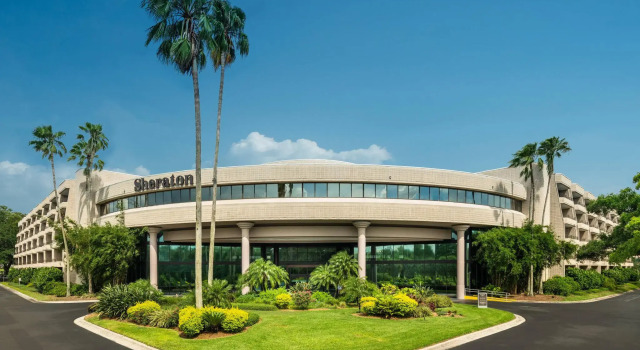 Кровать в общем номере Sheraton Tampa Brandon Hotel