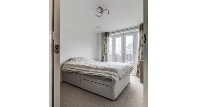 Clean, Bright 2BR Manchester Flat for 4