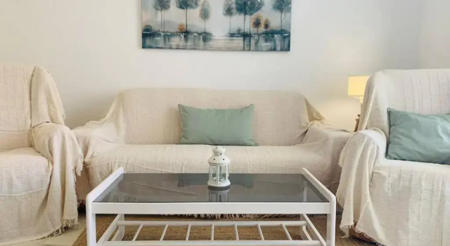 Amplio apartamento junto al mar
