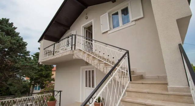Rooms Sofija, Забронировать Отель Отели Приморско-Горанской жупания с парковкой, Парковка
