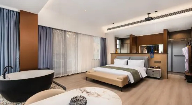 Suite On  The  Moon