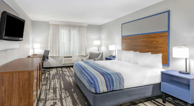 Двухместный номер AmericInn by Wyndham Pella