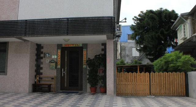 The Love Garden Guest House (Jian Building)