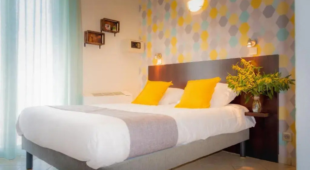 Двухместный номер Standard с видом на море Hotel et Appartements Reine DAzur