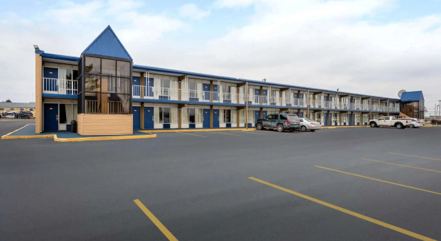 Days Inn by Wyndham Perrysburg/Toledo, Book Hotel Hoteller i Perry med parkering, Parkering