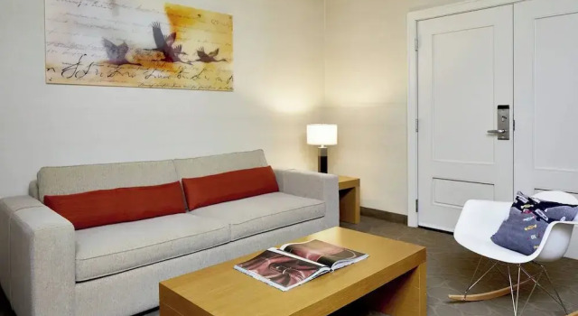 Люкс c 1 комнатой Renaissance Chicago Glenview Suites Hotel