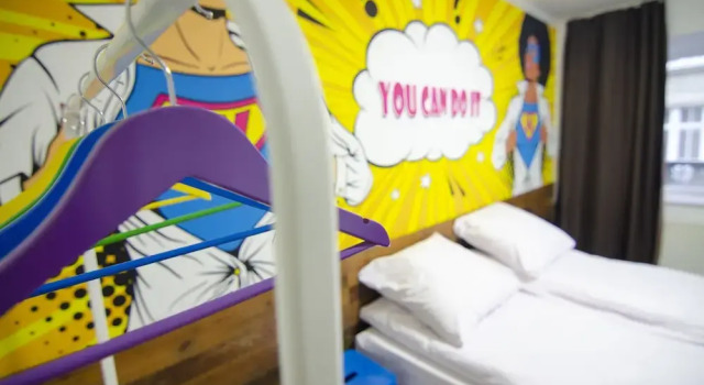Pop Art Hostel Rynok Sq, Забронировать Хостел Хостелы Львова, рядом с Музей древней украинской книги, Хостел
