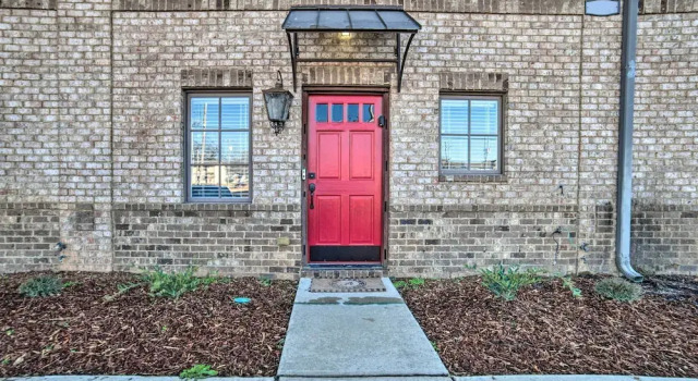 Modern Retreat ~ 1/2 Mi to Bryant-denny Stadium, Забронировать Отель Таскалуса штат Алабама, рядом с Foster Auditorium