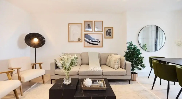 The South Wimbledon Escape - Lovely 3bdr With Balcony, Varaa Huoneisto Asunnot kohteessa Merseyside, Huoneisto