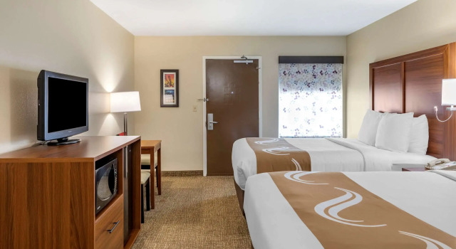 Четырёхместный номер Standard Quality Inn Placentia Anaheim Fullerton