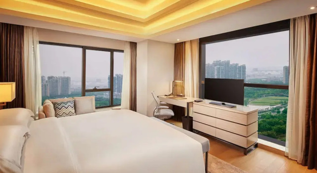 Люкс Deluxe с 2 комнатами Hilton Suzhou