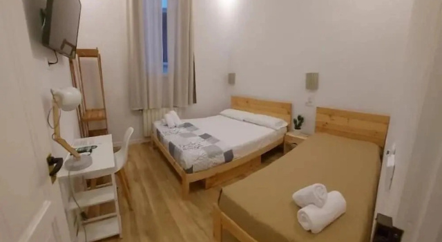 HOSTAL ANDREA SOL, Забронировать Отель центр города Мадрид, рядом с Здание Compania Colonial