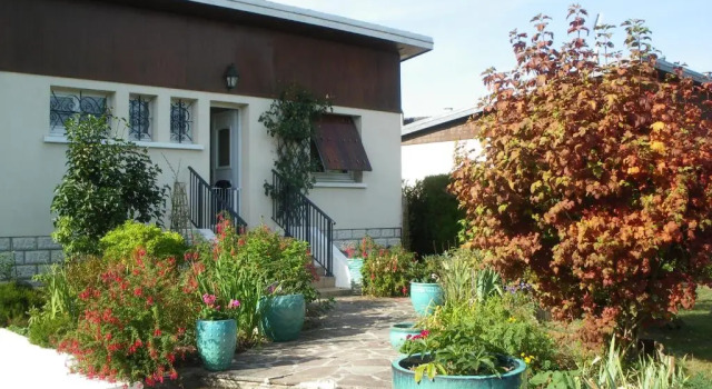 Chambre d'Hôtes - DOUCE NUI-THE, Book Hotel Vernouillet 