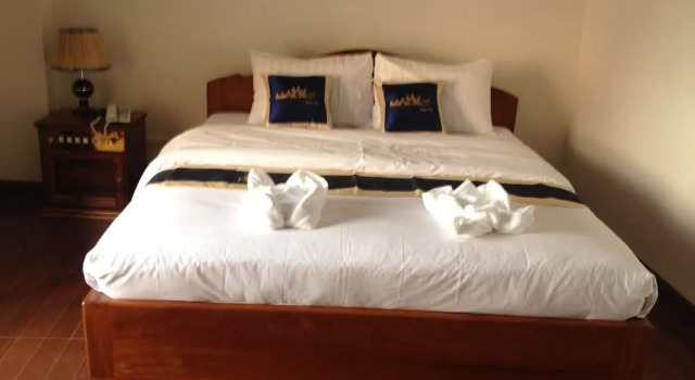 Двухместный номер Superior с балконом Emerald BB Battambang Hotel
