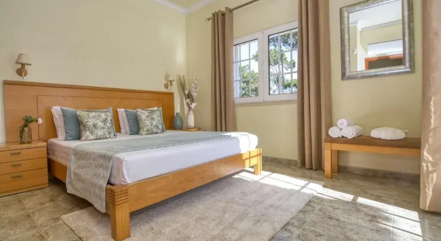 8-Bed Villa in Vilamoura-Sleeps-Playground-Pool, Забронировать Вилла Бизнес-отели Сотавенто, 4* 5*