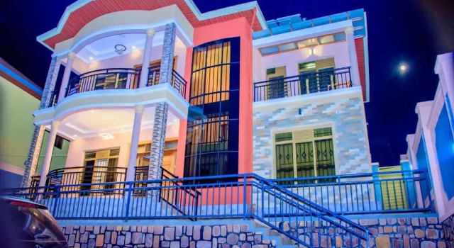 House - Sleeps 12 - Garden - Parking - Pets Ok