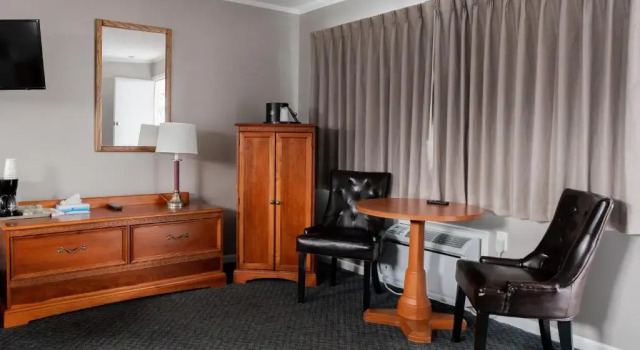 Номер Deluxe Admiral Motel