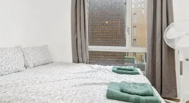 Charming 2 Bedroom Flat in Bromley By Bow, Забронировать Отель Отели Лондона 3 звезды, рядом с ABBA Arena, 3*