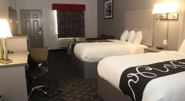 Четырёхместный номер Standard Paris Inn & Suites