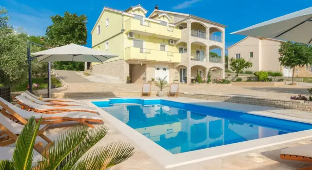 Вилла Beautiful Villa in Lisicic With Private Pool