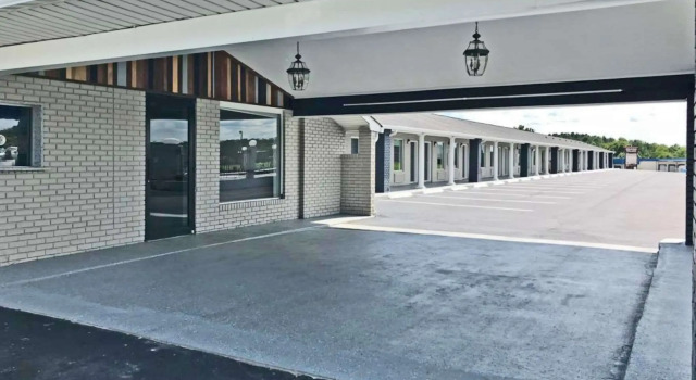 Rodeway Inn Calhoun South, Book Hotel Hoteller i Calhoun med pool, Swimmingpool