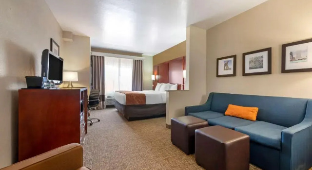 Люкс Comfort Suites West Jacksonville