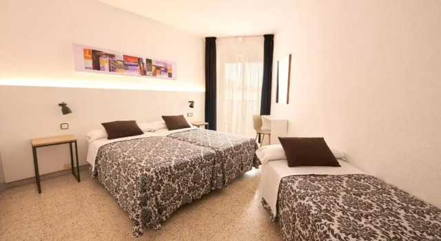 Трёхместный номер Standard с балконом Hotel Miami Calella - El de siempre, como nunca