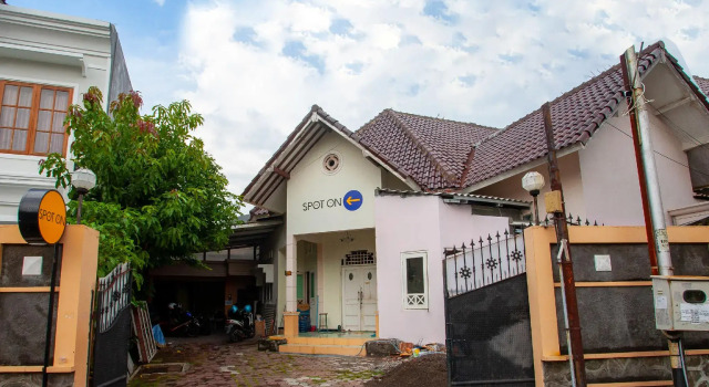 SPOT ON 2697 Homy House, Reservar Hotel Hotéis baratos em Semarang, perto de Lawang Sewu