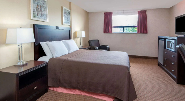 Двухместный номер Standard Howard Johnson by Wyndham Gravenhurst