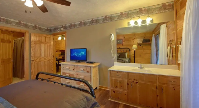 Bear Creek - 2 Br Cabin