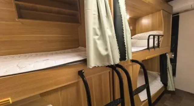 Кровать в общем номере (мужской номер) Bay Inn Hostel