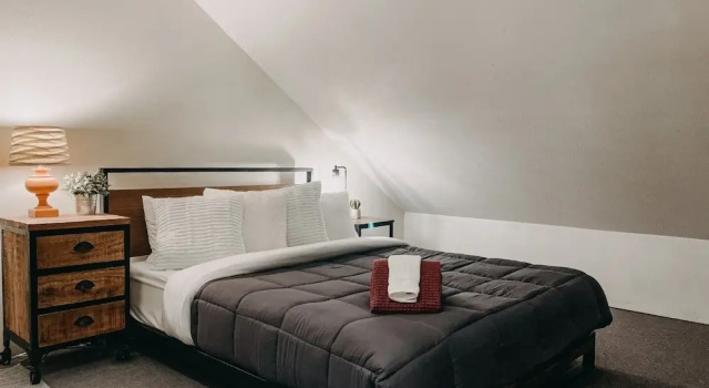 73sw - Wood Fireplace - Wifi - Views - Sleeps 6 2 Bedroom Home by Redawning, Buchen Sie Ferienwohnung Apartments in Glacier, Ferienwohnung