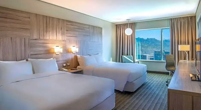 Номер Superior с видом на поле для гольфа Pullman Santiago Vitacura