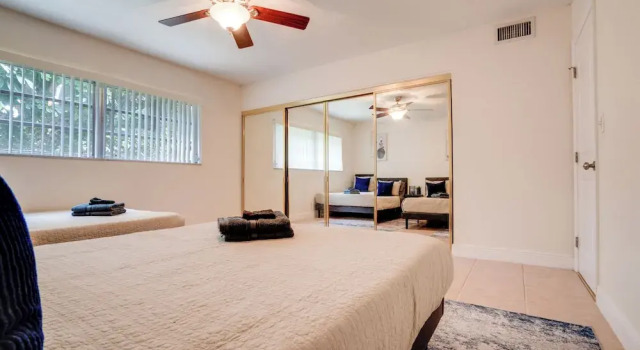 Serene 1BR Haven Fort Lauderdale, Забронировать Отель Отели Форт-Лодердейл с парковкой, рядом с Галерея The Gallery at Beach Place, Парковка
