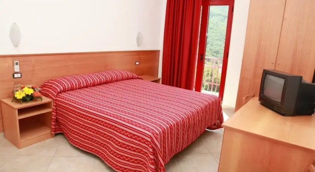 Luigiane B&B e Ristorante, Book Bed and Breakfast Hoteller i Acquappesa med parkering, Parkering