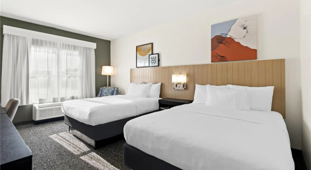 Четырёхместный номер Standard Spark by Hilton Panama City Beach