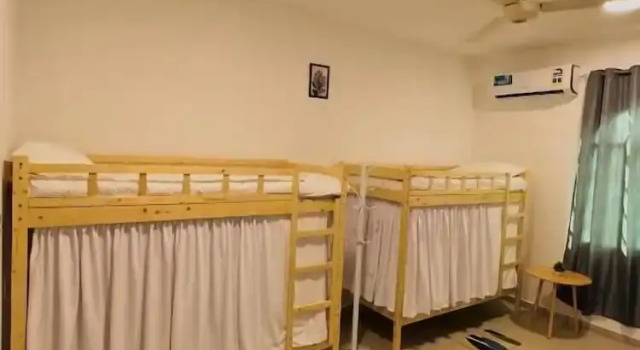 Кровать в общем номере Sukoon Hostel